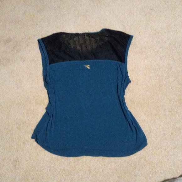L stretchy blue top - Picture 2 of 3